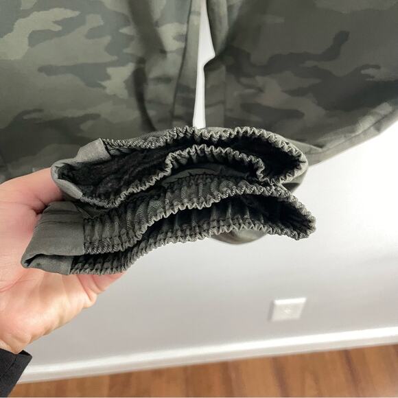 Athleta | Women’s Brooklyn Textured Lined Jogger Green Olive Camo Lux Pant 8 - Picture 3 of 13